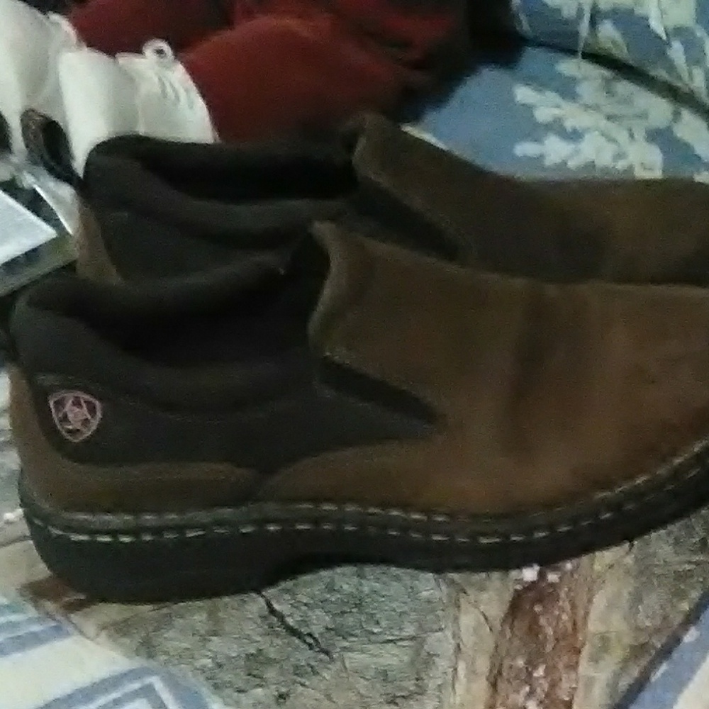 Womens Ariat shoes. Size 8B. New